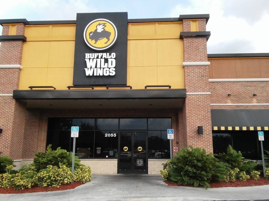 Buffalo Wild Wings | restaurant | 2055 Badlands Dr, Brandon, FL 33511, USA | 8135711045 OR +1 813-571-1045