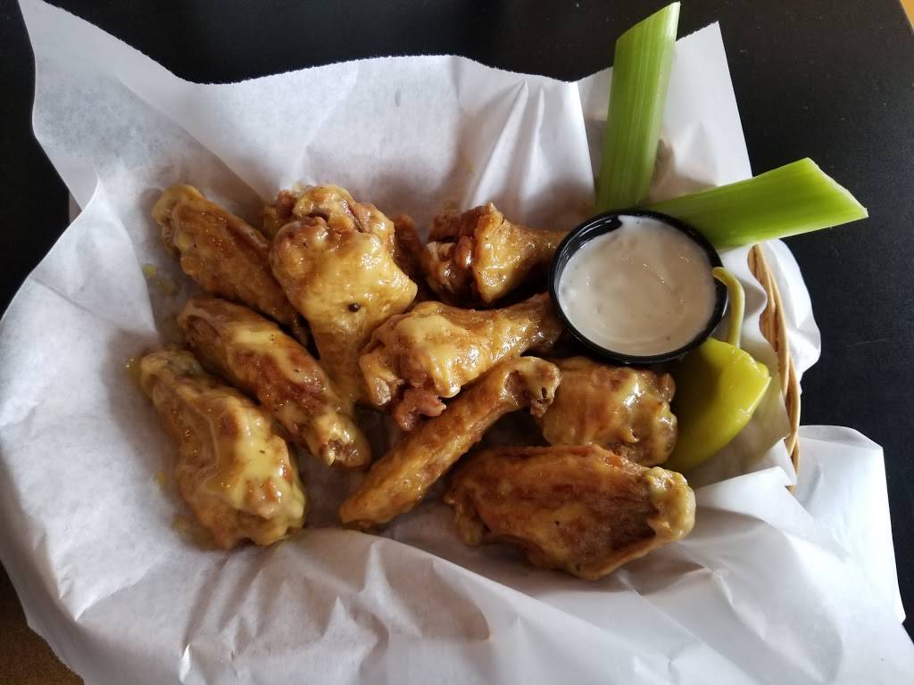 Leffs Lucky Town | restaurant | 7208 W State St, Wauwatosa, WI 53213, USA | 4142589886 OR +1 414-258-9886