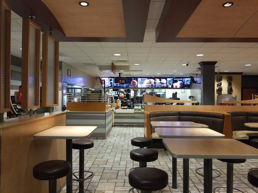 McDonalds | meal takeaway | 3009 Gallows Rd, Falls Church, VA 22042, USA | 7035733049 OR +1 703-573-3049