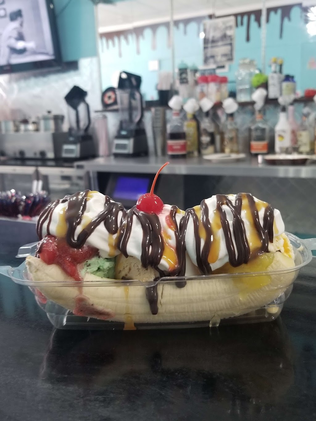 The Parlor @Cilinos | restaurant | 230 8th Ave SE, Wellman, IA 52356, USA | 3196464555 OR +1 319-646-4555