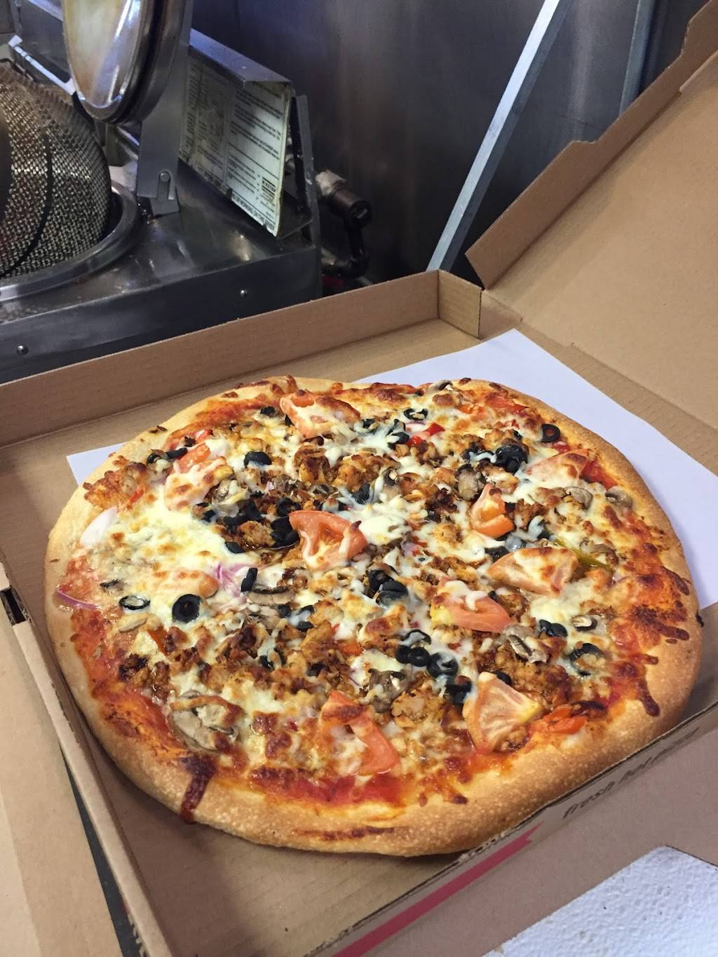 Crown Fried Chicken | restaurant | 12 Lebanon St, Malden, MA 02148, USA | 7816051180 OR +1 781-605-1180