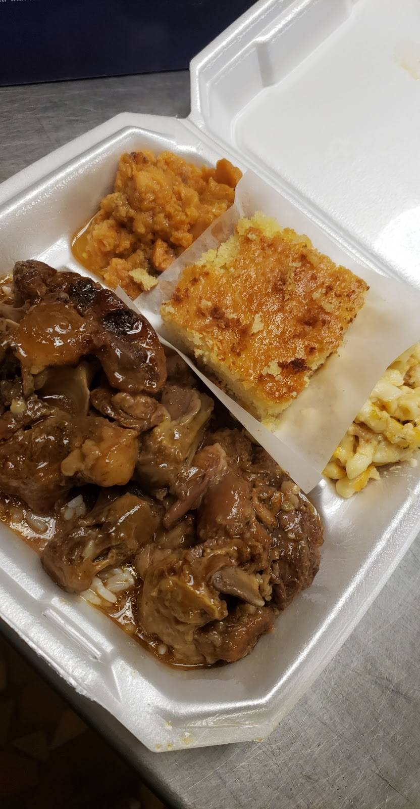 LookAtDatDer BBQ House & Catering | restaurant | 411 Deck St, Greenville, NC 27834, USA | 2527564288 OR +1 252-756-4288