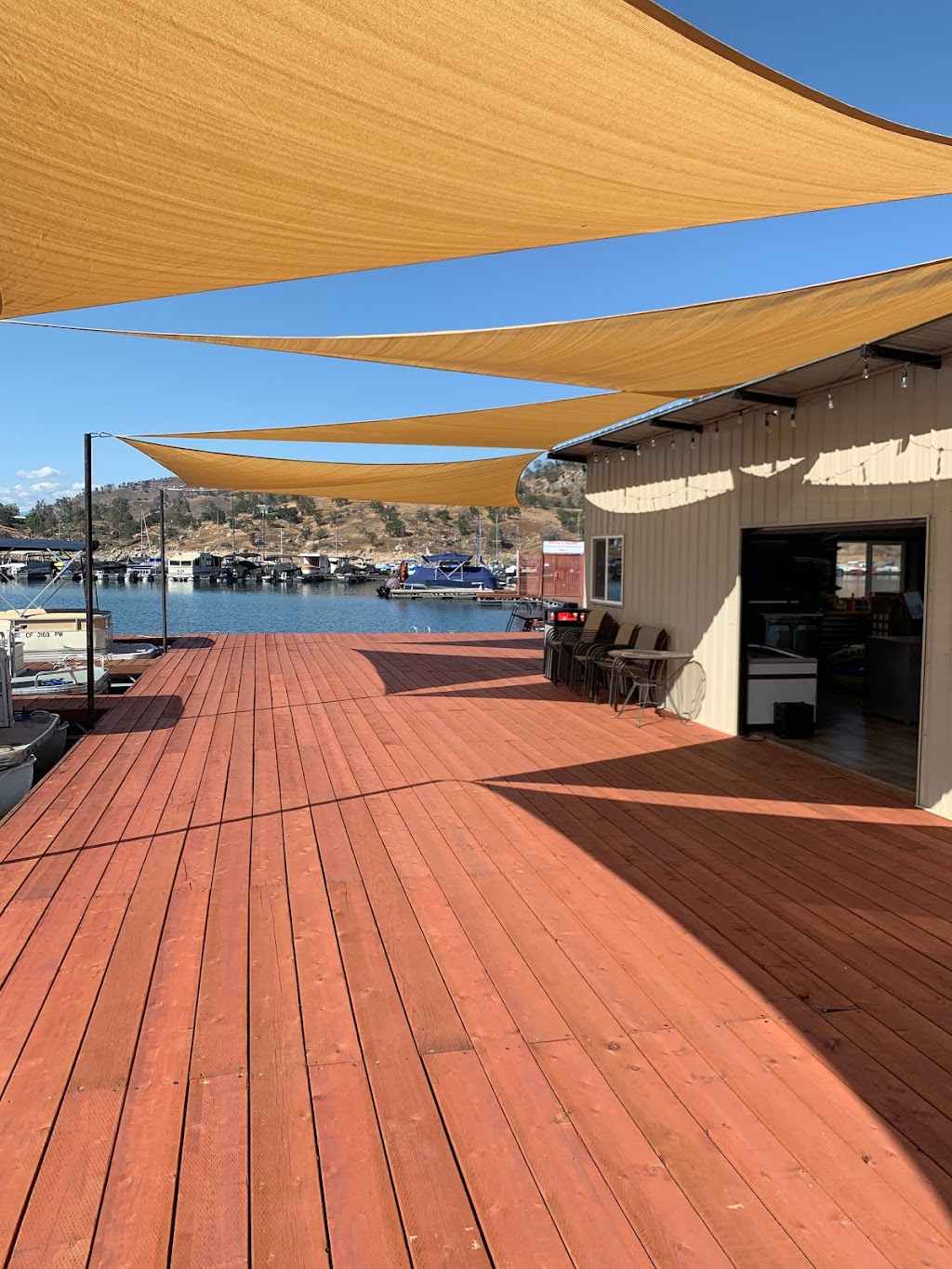 Millerton Marina | restaurant | 19305 Winchell Cove Rd, Friant, CA 93626, USA | 8668993625 OR +1 866-899-3625