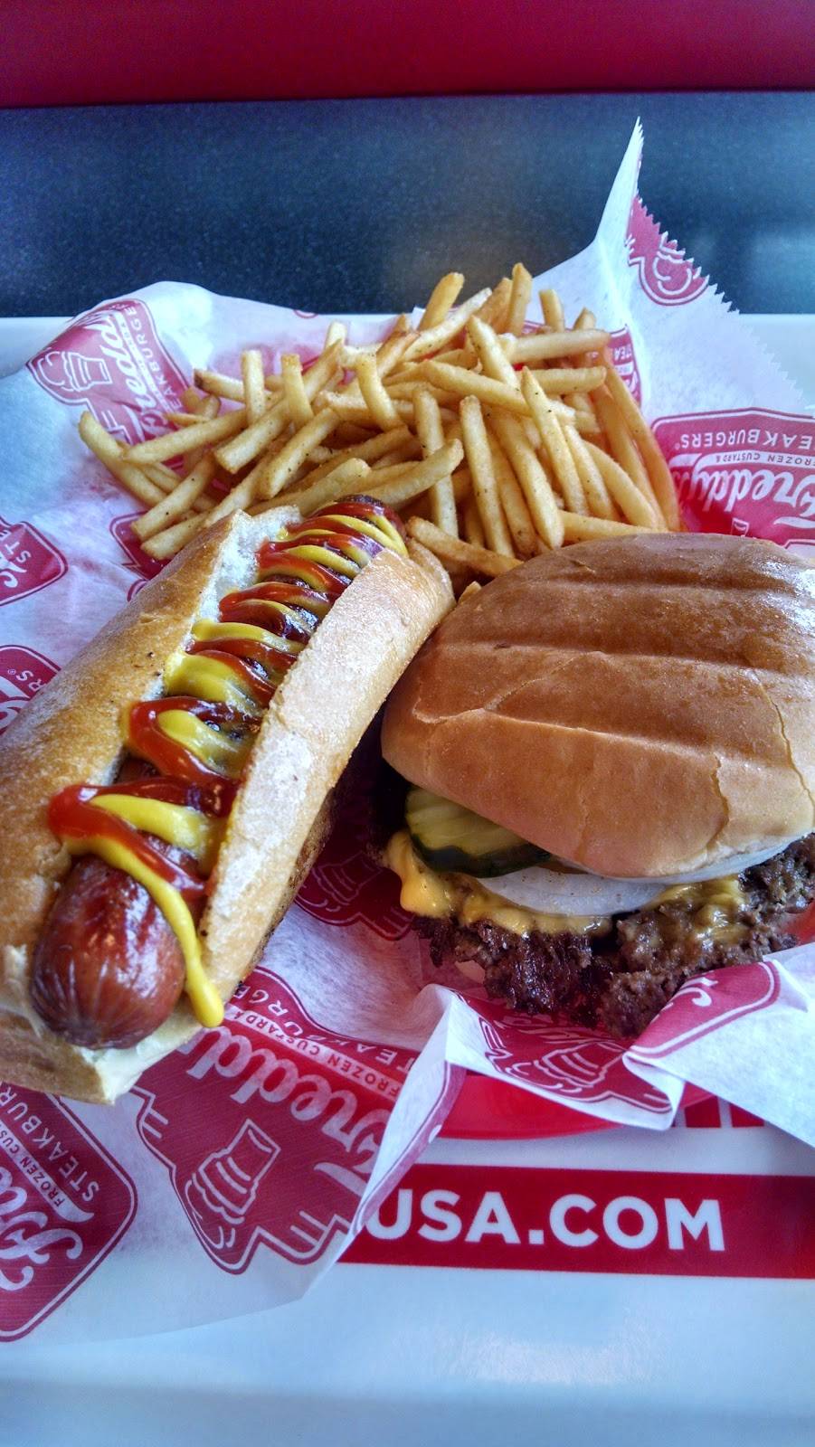 Freddys Frozen Custard & Steakburgers | restaurant | 2084 Sproul Rd, Broomall, PA 19008, USA | 6103256725 OR +1 610-325-6725