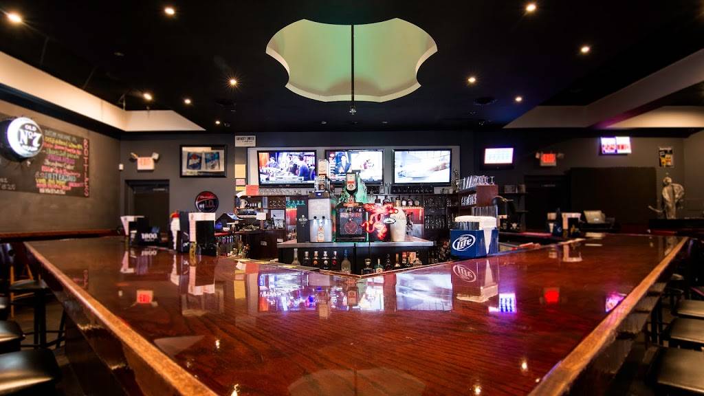 The HUB Sports Bistro | restaurant | 16780 21 Mile Rd, Macomb, MI 48044, USA | 5862263399 OR +1 586-226-3399