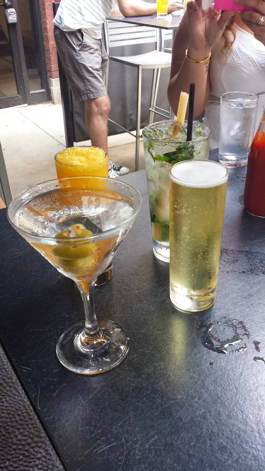 Blue Line Lounge & Grill | restaurant | 1548 N Damen Ave, Chicago, IL 60622, USA | 7733953700 OR +1 773-395-3700