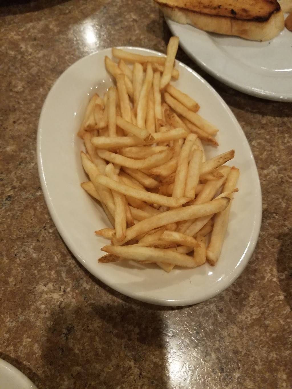 A&W Restaurant | restaurant | 900 US-12, Baraboo, WI 53913, USA | 6083560747 OR +1 608-356-0747