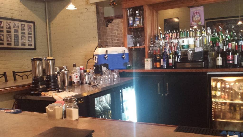 McVeys Restaurant | restaurant | 312 E Commercial Ave, Lowell, IN 46356, USA | 2196967784 OR +1 219-696-7784