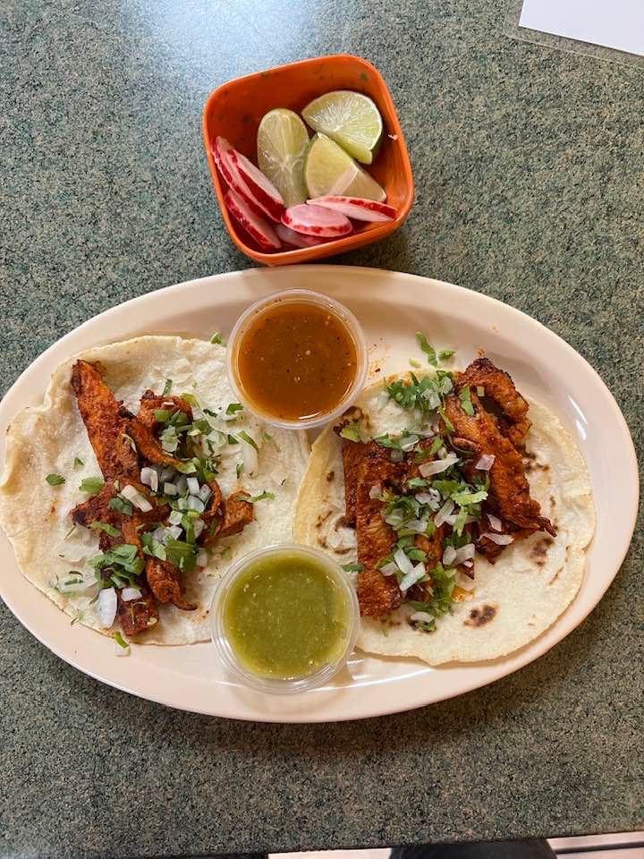 Genesis Leal Restaurant | restaurant | 3220 San Bernardo Ave, Laredo, TX 78040, USA | 9565682052 OR +1 956-568-2052