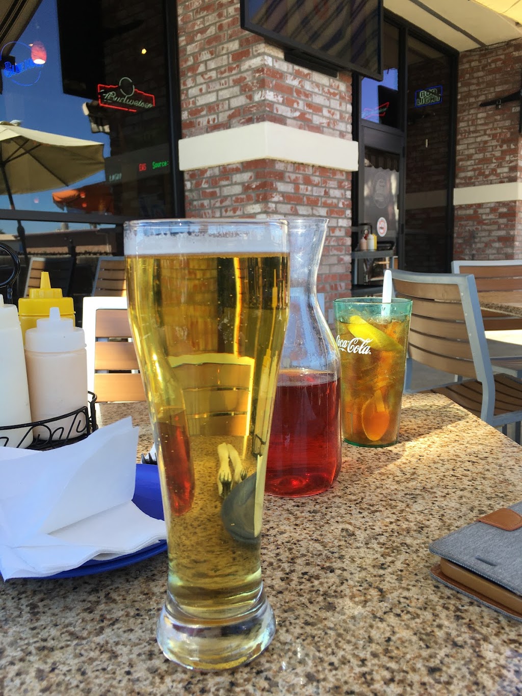 Burgers & Beer | restaurant | 260 N Imperial Ave #2325, El Centro, CA 92243, USA | 7603534431 OR +1 760-353-4431