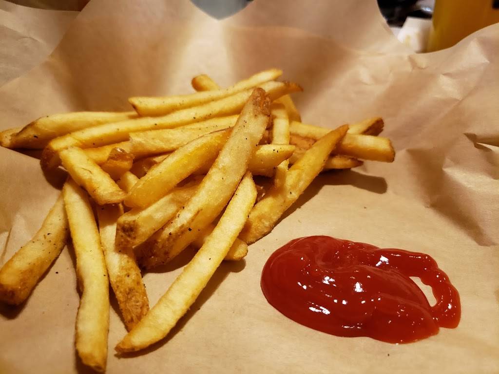 TGI Fridays | restaurant | 4482 Palisades Center Dr, West Nyack, NY 10994, USA | 8453481185 OR +1 845-348-1185