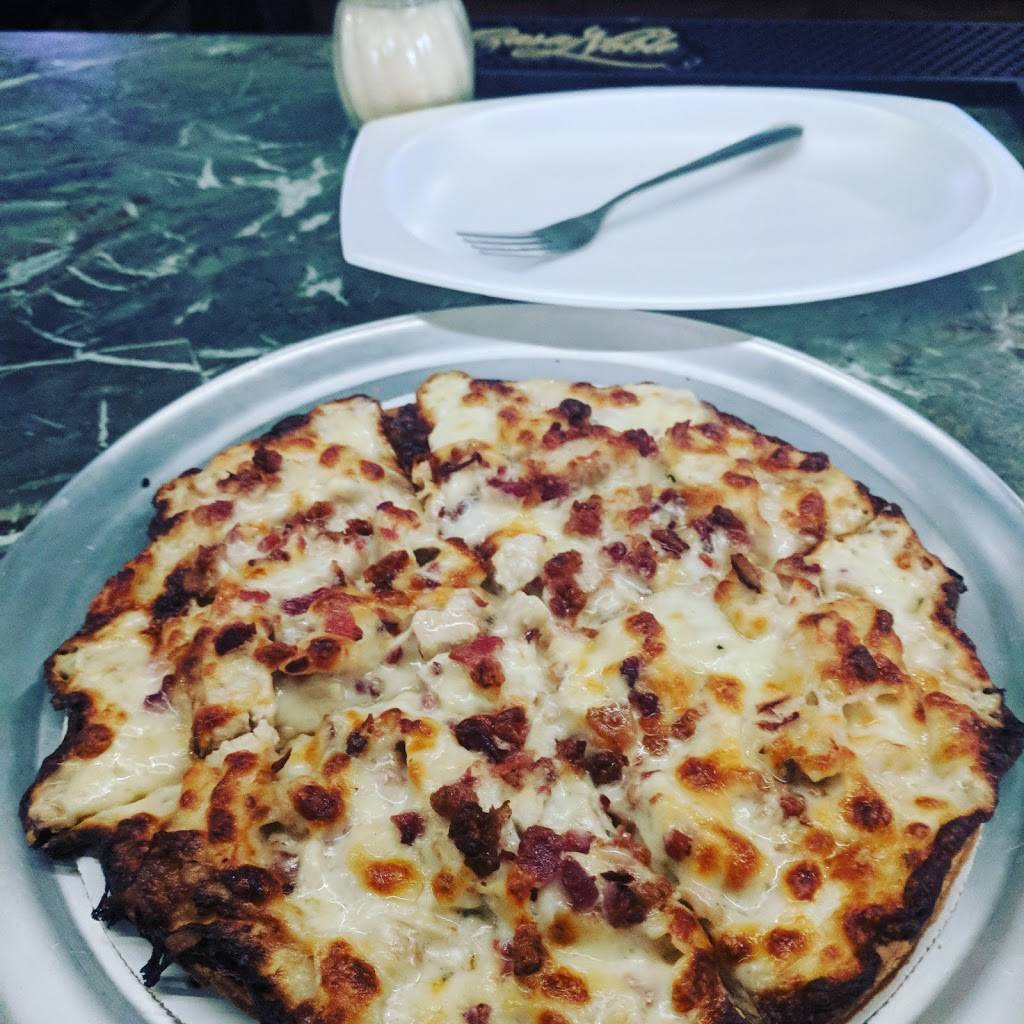 Crickets | restaurant | 518 W Main St, Newburgh, IN 47630, USA | 8128582782 OR +1 812-858-2782