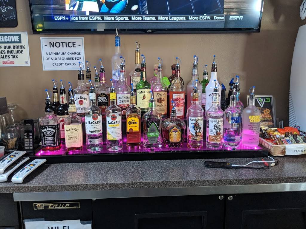 v3 Bar & Grill | restaurant | 2056 Main St, Green Bay, WI 54302, USA | 9205445479 OR +1 920-544-5479