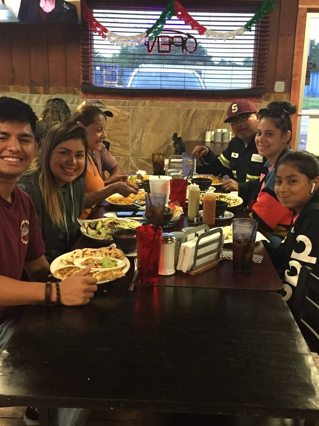 Ranchero s | restaurant | 404 N Vineyard Ave, Sinton, TX 78387, USA | 3615873177 OR +1 361-587-3177