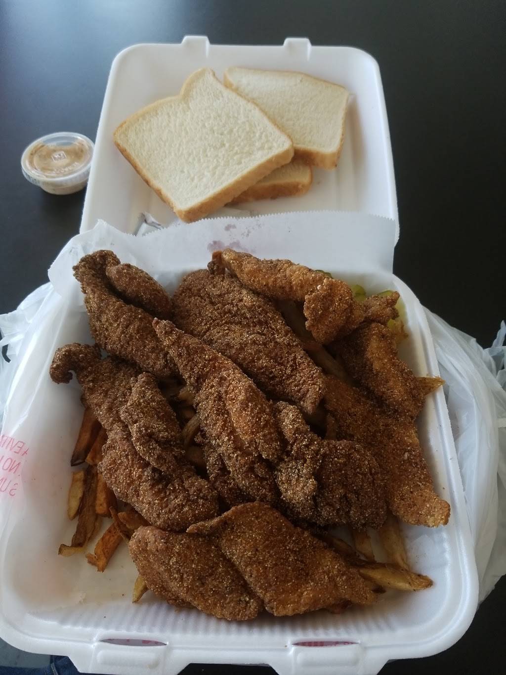 Catfish Connection | restaurant | 2464 W Kiest Blvd, Dallas, TX 75233, USA | 2143377101 OR +1 214-337-7101