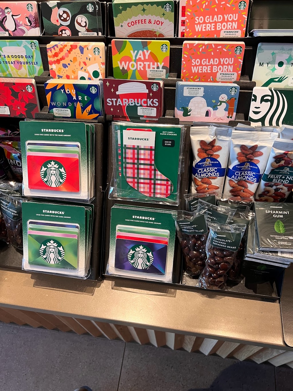 Starbucks | cafe | 1456 E North Ave #101, Fresno, CA 93725, USA | 5597460032 OR +1 559-746-0032