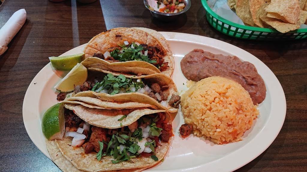 Quesadilla La Reina Del Sur | restaurant | 2235 N Western Ave, Chicago, IL 60647, USA | 7732358807 OR +1 773-235-8807