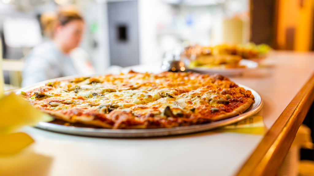 DeCamp Station | restaurant | 8767 IL-4, Staunton, IL 62088, USA | 6186372951 OR +1 618-637-2951