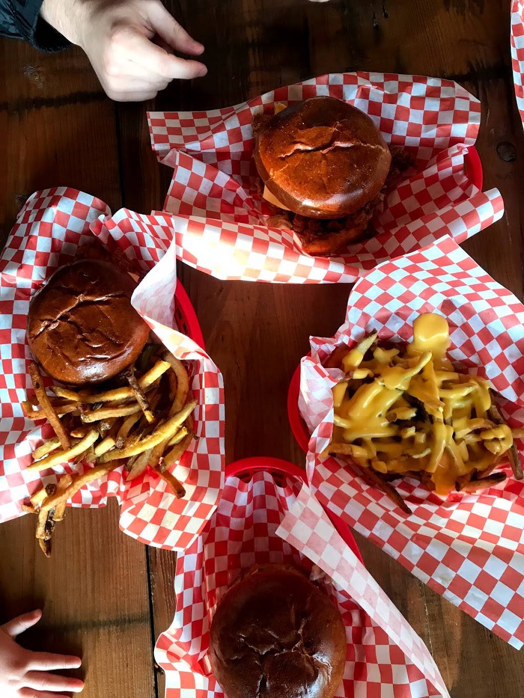 Lucys | restaurant | 1043 N California Ave, Chicago, IL 60622, USA | 3126758385 OR +1 312-675-8385