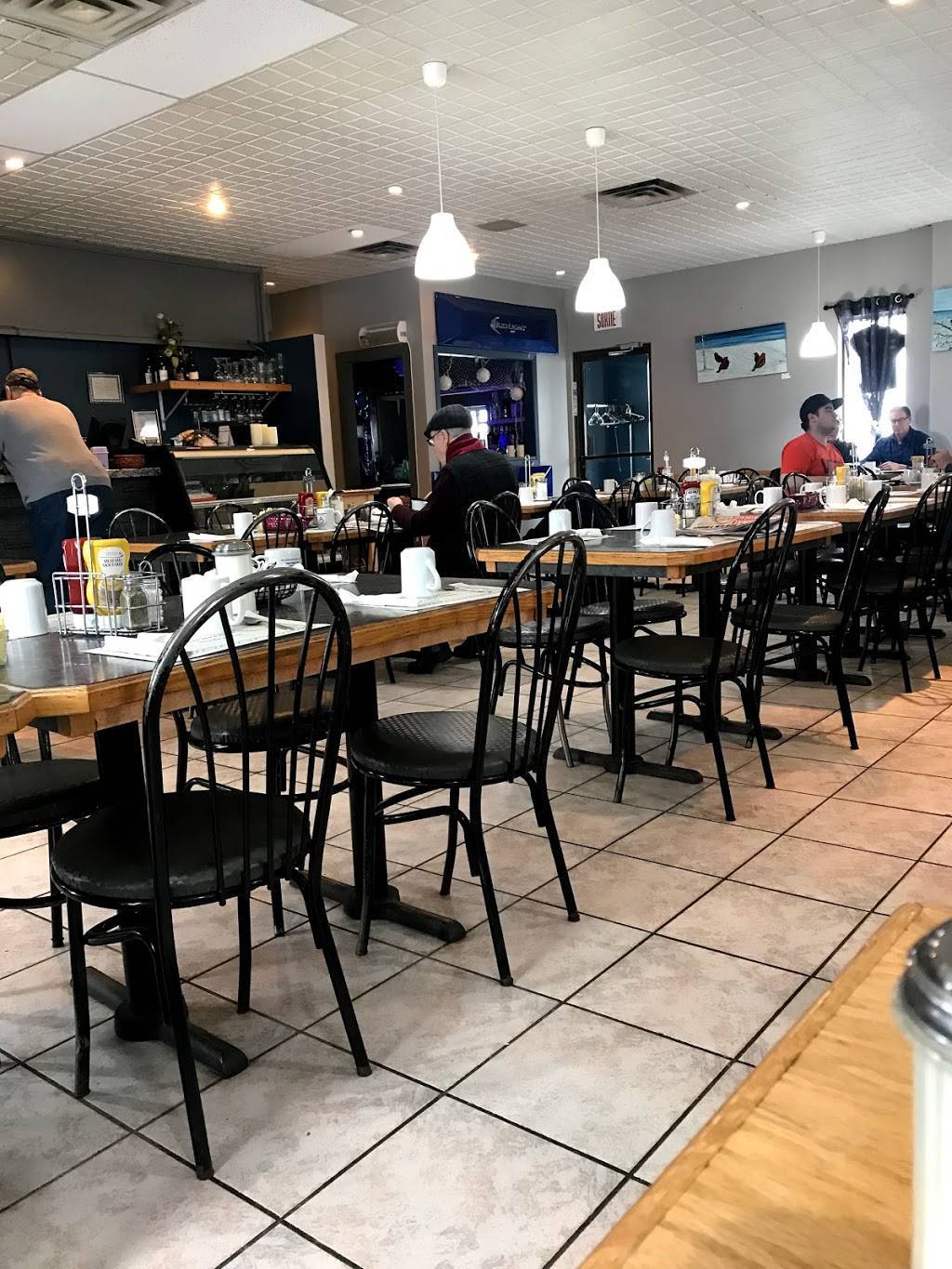 Maxime | restaurant | 169 Rue Galipeau, Thurso, QC J0X 3B0, Canada | 8199853334 OR +1 819-985-3334