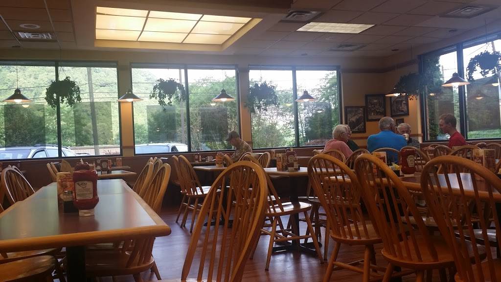 Tudors Biscuit World | restaurant | 173 Virginia Ave, Smithers, WV 25186, USA | 3044428989 OR +1 304-442-8989