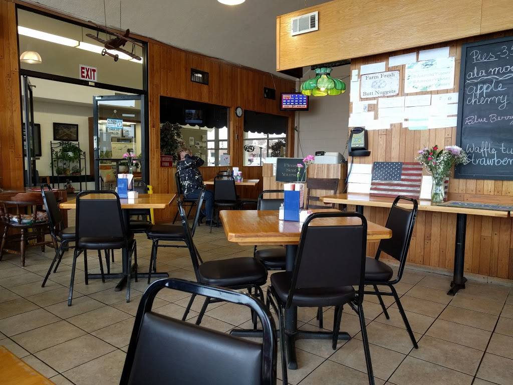 Airport Restaurant & Spirits | restaurant | 3608 Wildwood Ave, Jackson, MI 49202, USA | 5177833616 OR +1 517-783-3616