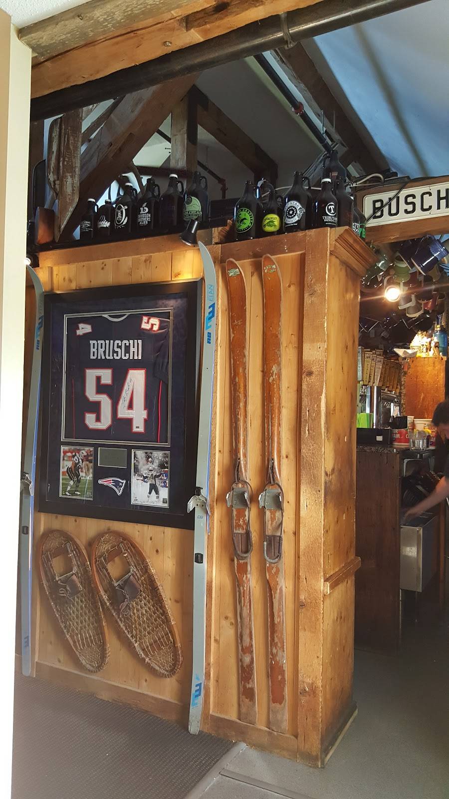 Flying Goose Brew Pub | restaurant | 40 Andover Road, New London, NH 03257, USA | 6035266899 OR +1 603-526-6899