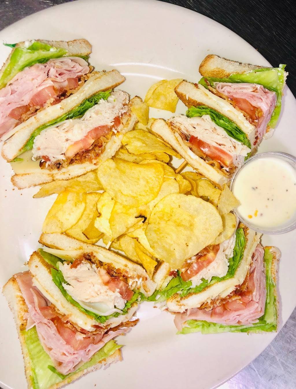 Johnnys Boathouse | restaurant | 33424 Lake Rd, Avon Lake, OH 44012, USA | 4409302685 OR +1 440-930-2685