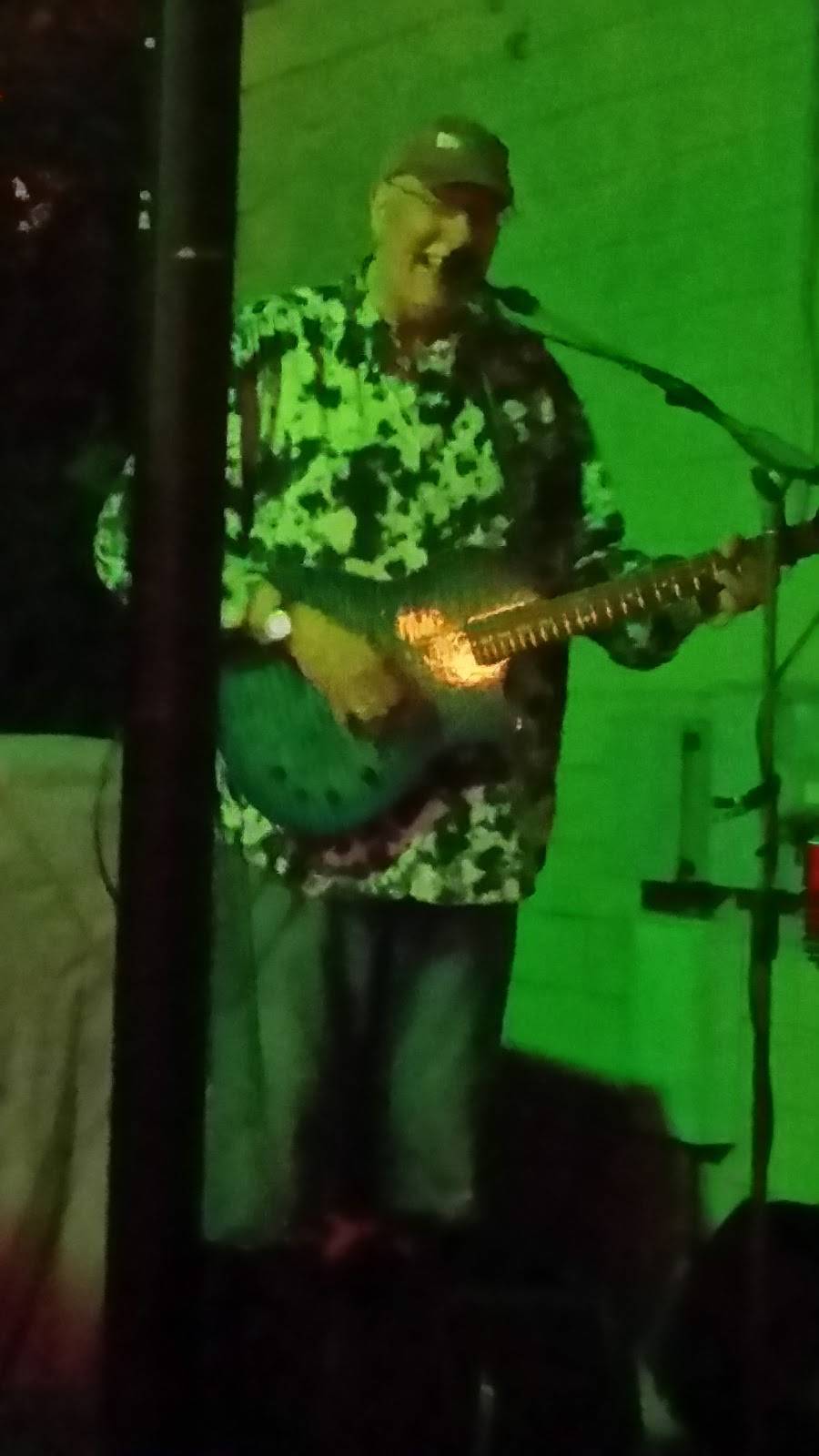 Twisted Mikes Tap Room | restaurant | 7125 Kingston Pike, Knoxville, TN 37919, USA | 8652125619 OR +1 865-212-5619