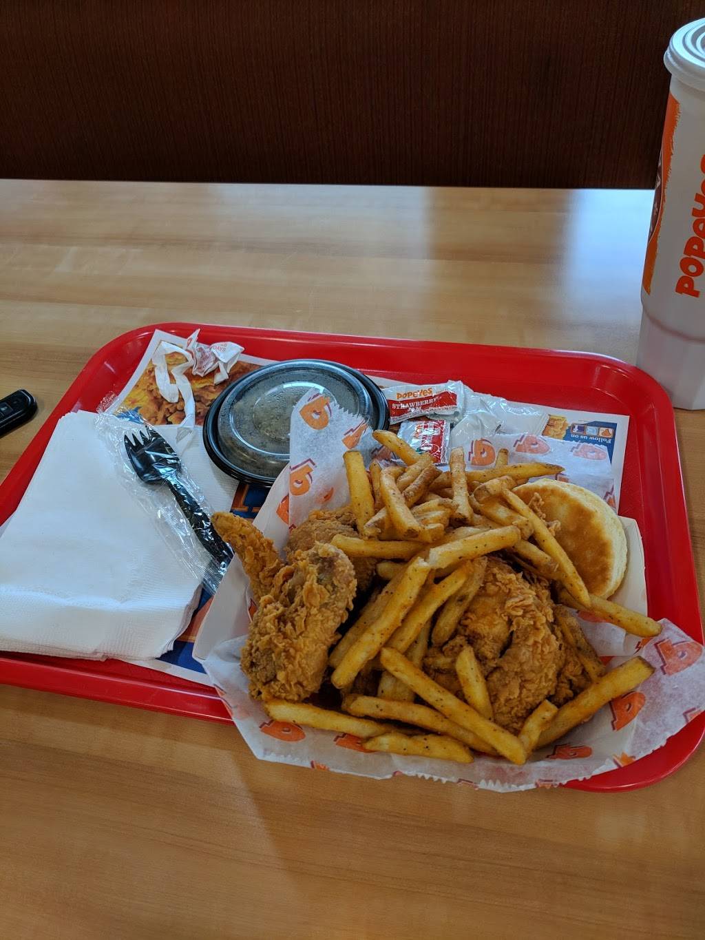 Popeyes Louisiana Kitchen | restaurant | 8817 Woodyard Rd, Clinton, MD 20735, USA | 3018563390 OR +1 301-856-3390