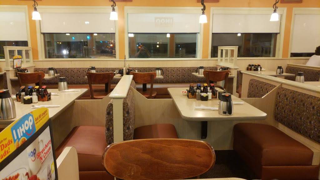 IHOP | restaurant | 935 N Stafford St, Arlington, VA 22203, USA | 7035223118 OR +1 703-522-3118