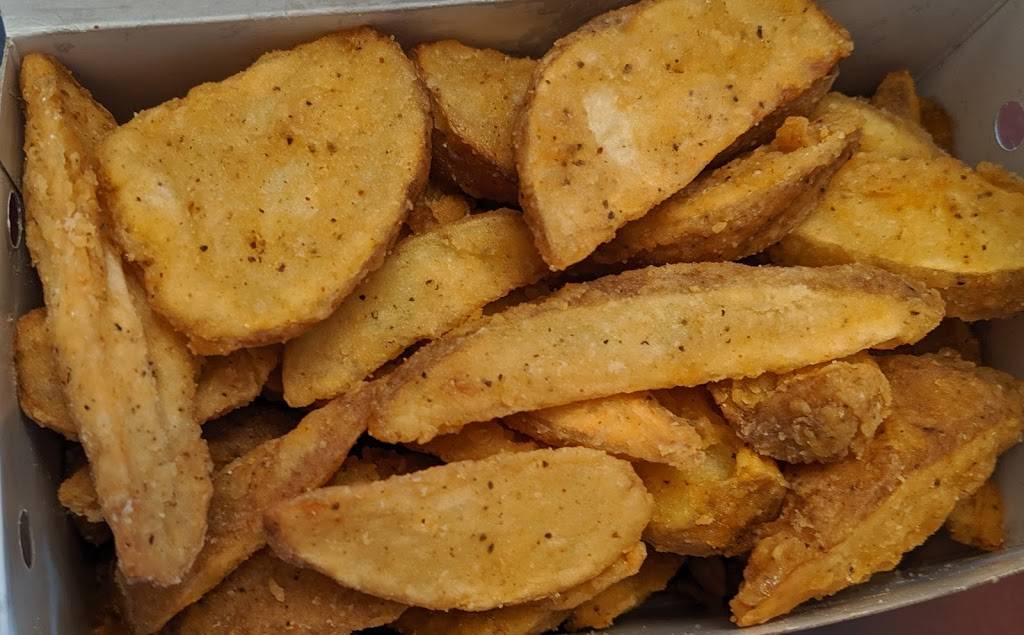 Mary Browns Chicken & Taters | restaurant | 11 Jacob Keffer Pkwy, Concord, ON L4K 5N8, Canada | 2898325077 OR +1 289-832-5077