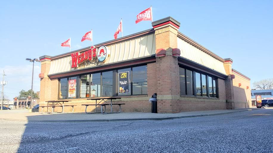 Wendys | restaurant | 7605 Tecumseh Rd E, Windsor, ON N8T 3H1, Canada | 5192511125 OR +1 519-251-1125