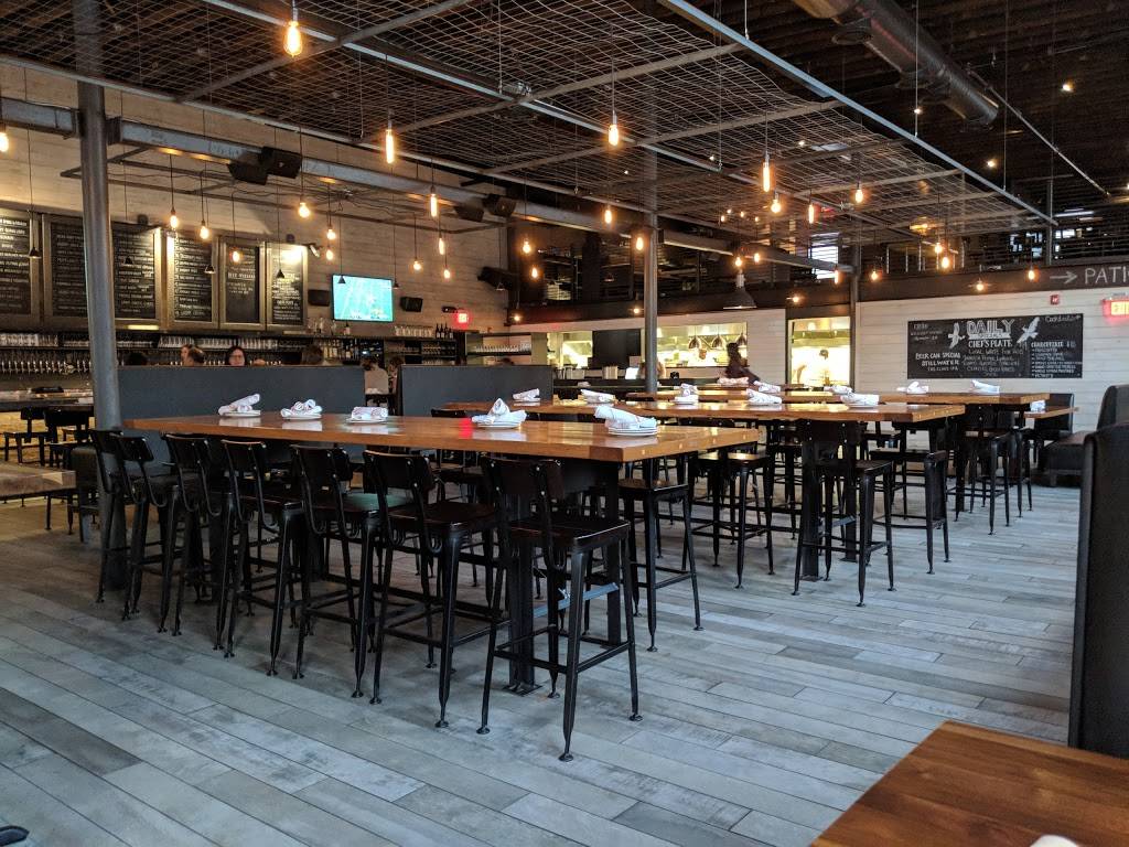 Brewers Tap & Table | restaurant | 256 Moody St, Waltham, MA 02453, USA | 7812223233 OR +1 781-222-3233