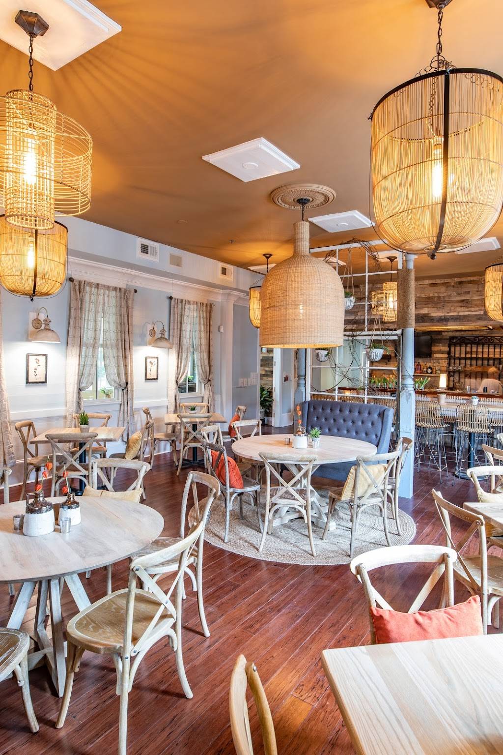 Community Table | restaurant | 148 Civitas St, Mt Pleasant, SC 29464, USA | 8439106111 OR +1 843-910-6111