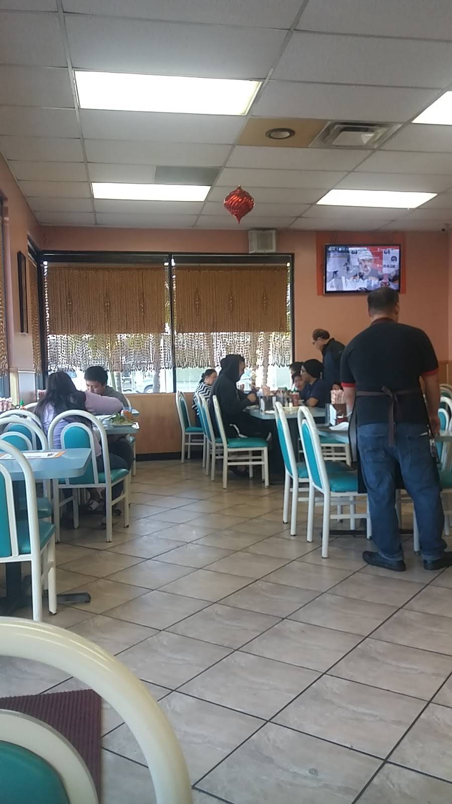 Phở Long Beach | restaurant | 511 W Willow St, Long Beach, CA 90806, USA | 5629880900 OR +1 562-988-0900