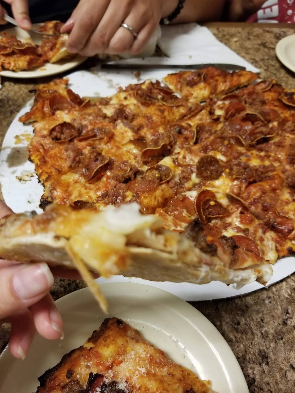 Tommys Pizza | restaurant | 174 W Lane Ave, Columbus, OH 43201, USA | 6142944669 OR +1 614-294-4669