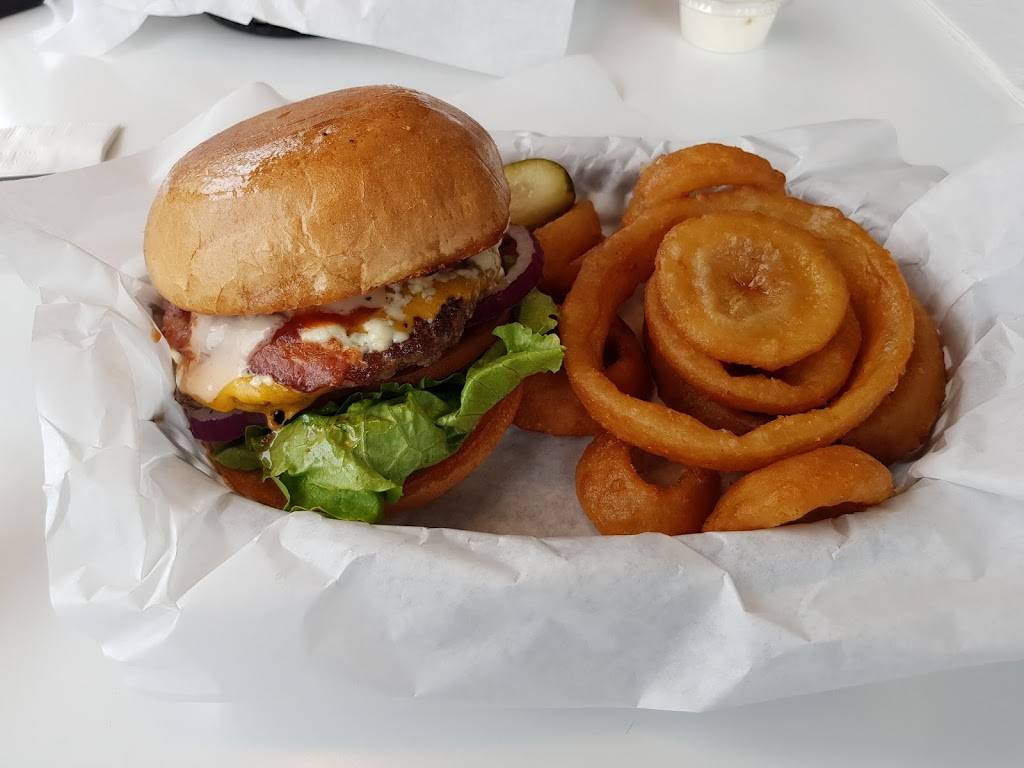 Moo Moos Burger Barn | restaurant | 113 N School St, Lodi, CA 95240, USA | 2093699450 OR +1 209-369-9450