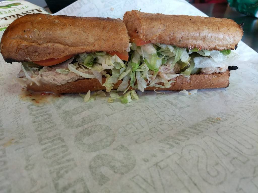 Quiznos | restaurant | 1156 W Maple Ave, Mundelein, IL 60060, USA | 8478370500 OR +1 847-837-0500