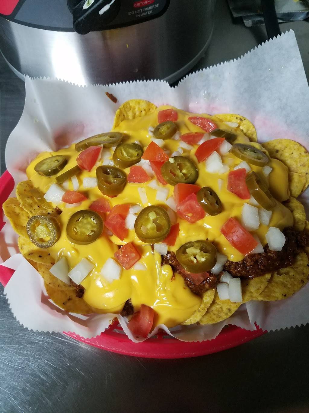 Town Hill Tavern | restaurant | 998 Willey St, Morgantown, WV 26505, USA | 3042848104 OR +1 304-284-8104