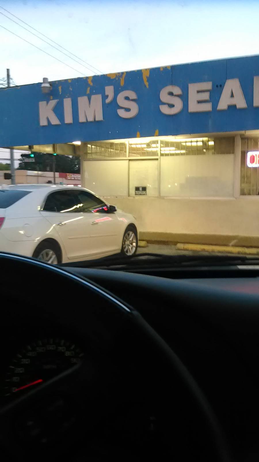 Kims Seafood | restaurant | 8695 Mesa Dr, Houston, TX 77028, USA | 7136333313 OR +1 713-633-3313