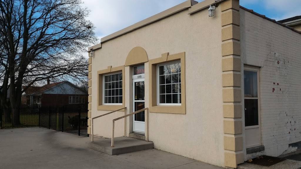 Station Restaurant | restaurant | 1350 Pelletier St, Windsor, ON N9B 1R8, Canada | 5192549135 OR +1 519-254-9135