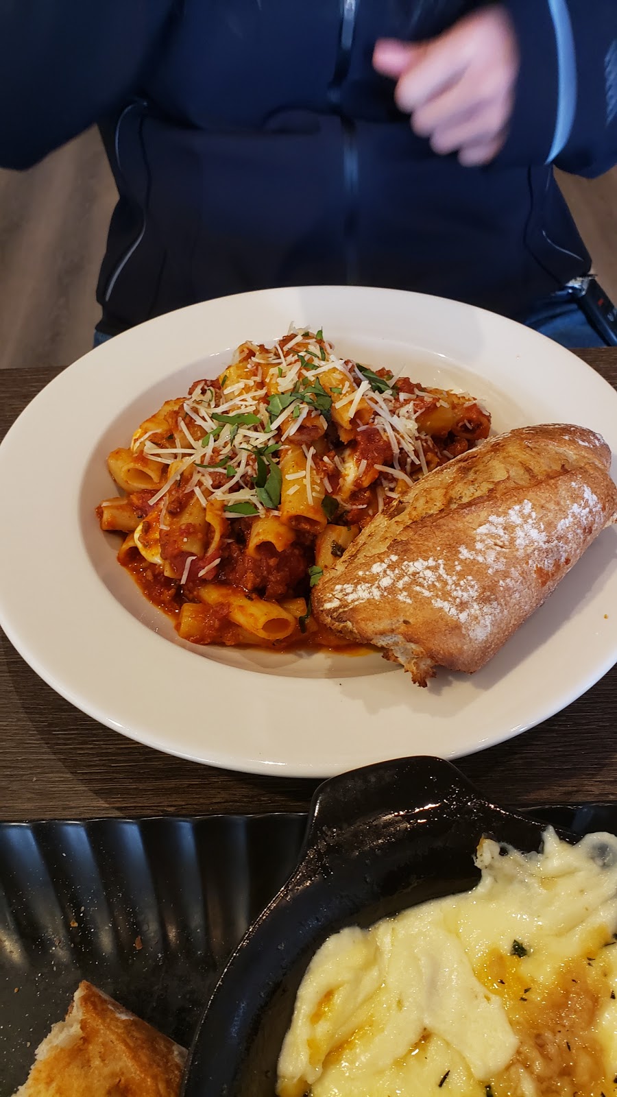 Lola’s Kitchen and Bar | restaurant | 201 S High St, Columbus, OH 43215, USA | 6143725462 OR +1 614-372-5462