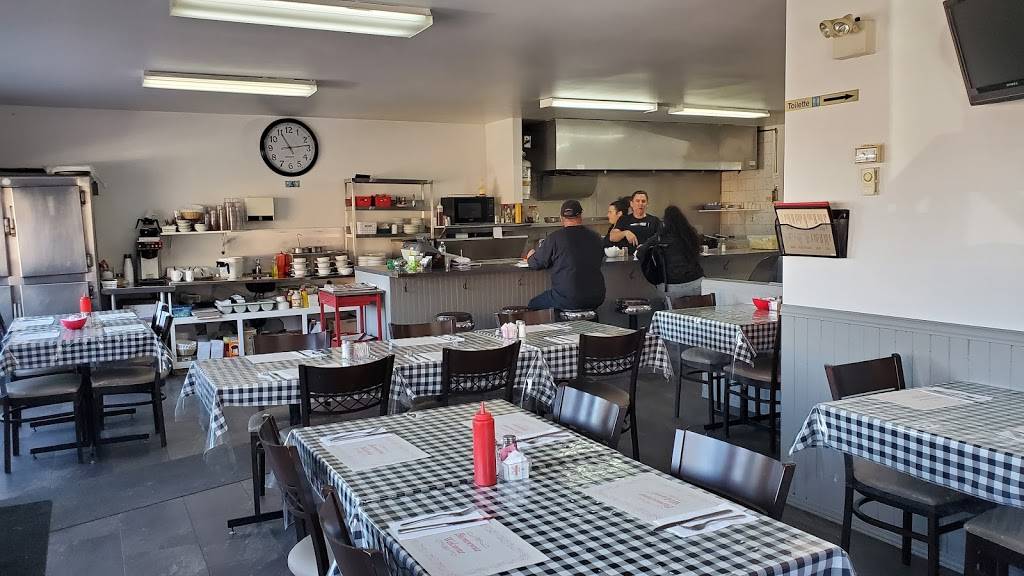 Café Aux 4 Coins | restaurant | 601 Rue de Martigny O, Saint-Jérôme, QC J5L 1Z6, Canada | 4505047710 OR +1 450-504-7710