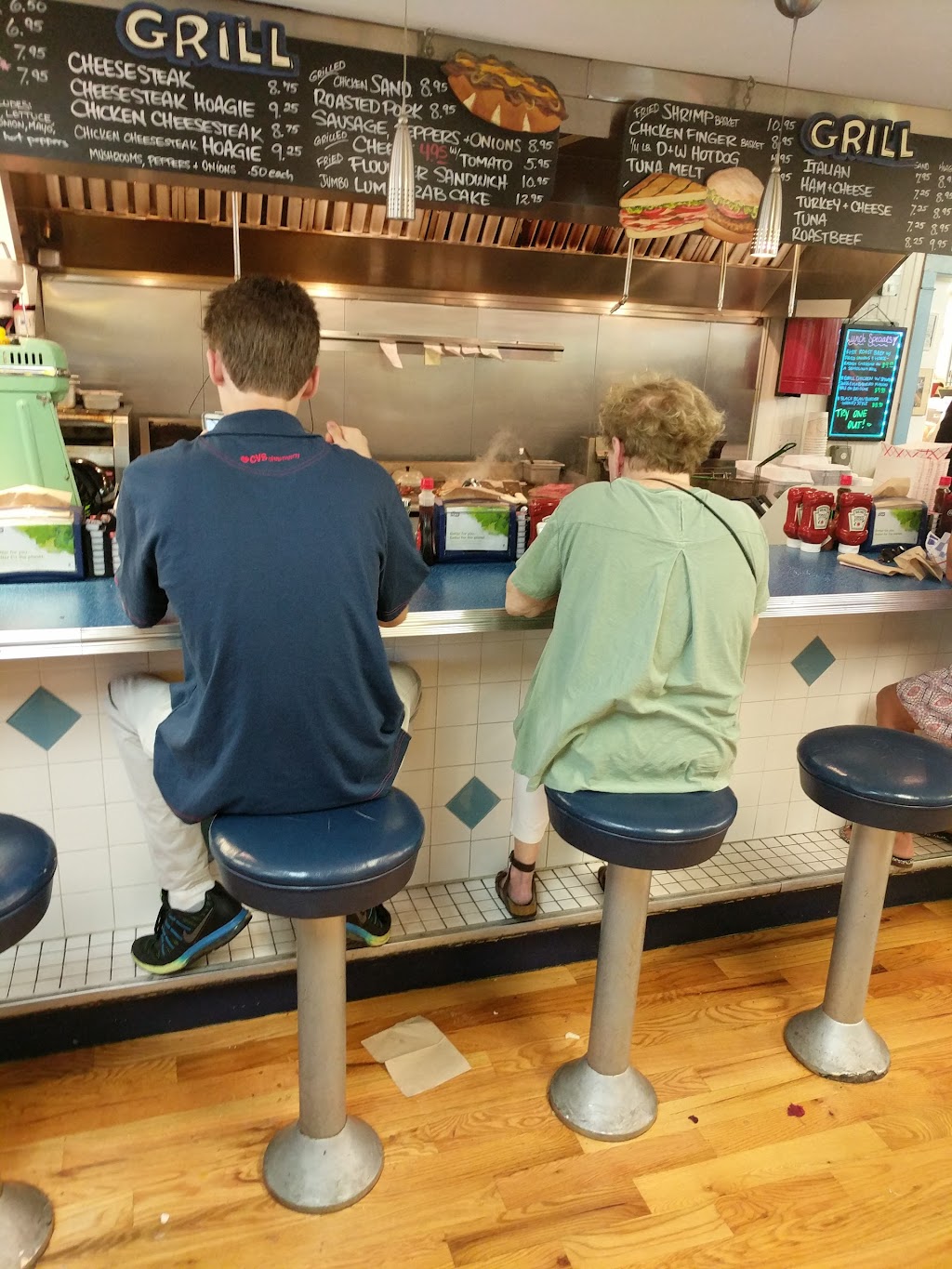 Neptune Market | restaurant | 8014 Long Beach Blvd, Harvey Cedars, NJ 08008, USA | 6094942619 OR +1 609-494-2619