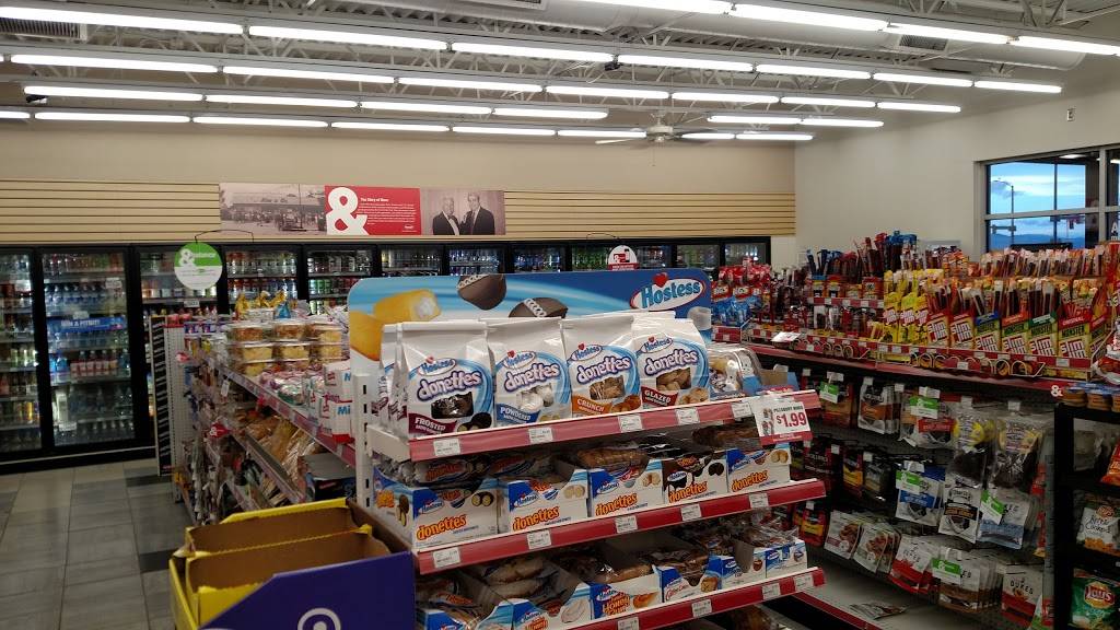 Kum & Go | meal takeaway | 127 Laura Way, Dacono, CO 80514, USA | 3038333935 OR +1 303-833-3935