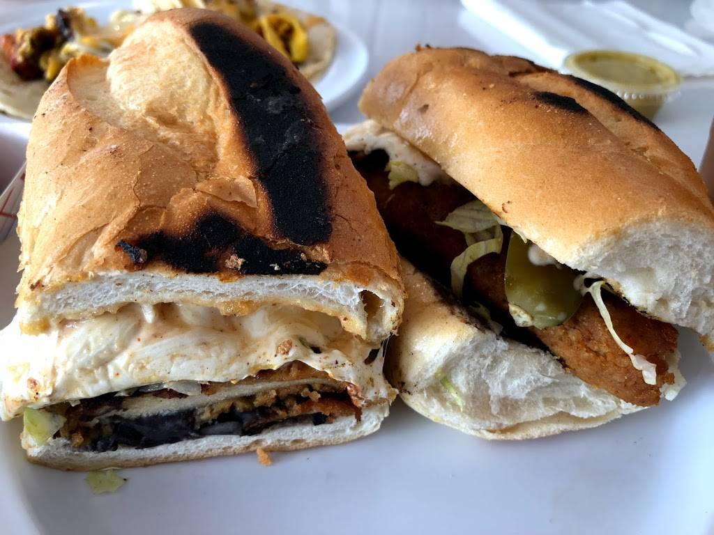 El Charrito | restaurant | 1019 E Main St, Stamford, CT 06902, USA | 2035881519 OR +1 203-588-1519