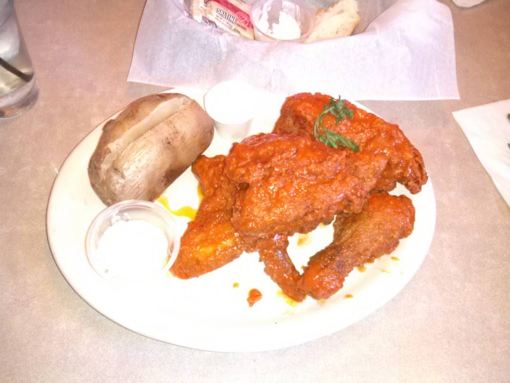 Bottoms Up Bar & Grill | restaurant | 1696 Thornton Lansing Rd, Lansing, IL 60438, USA | 7084183877 OR +1 708-418-3877