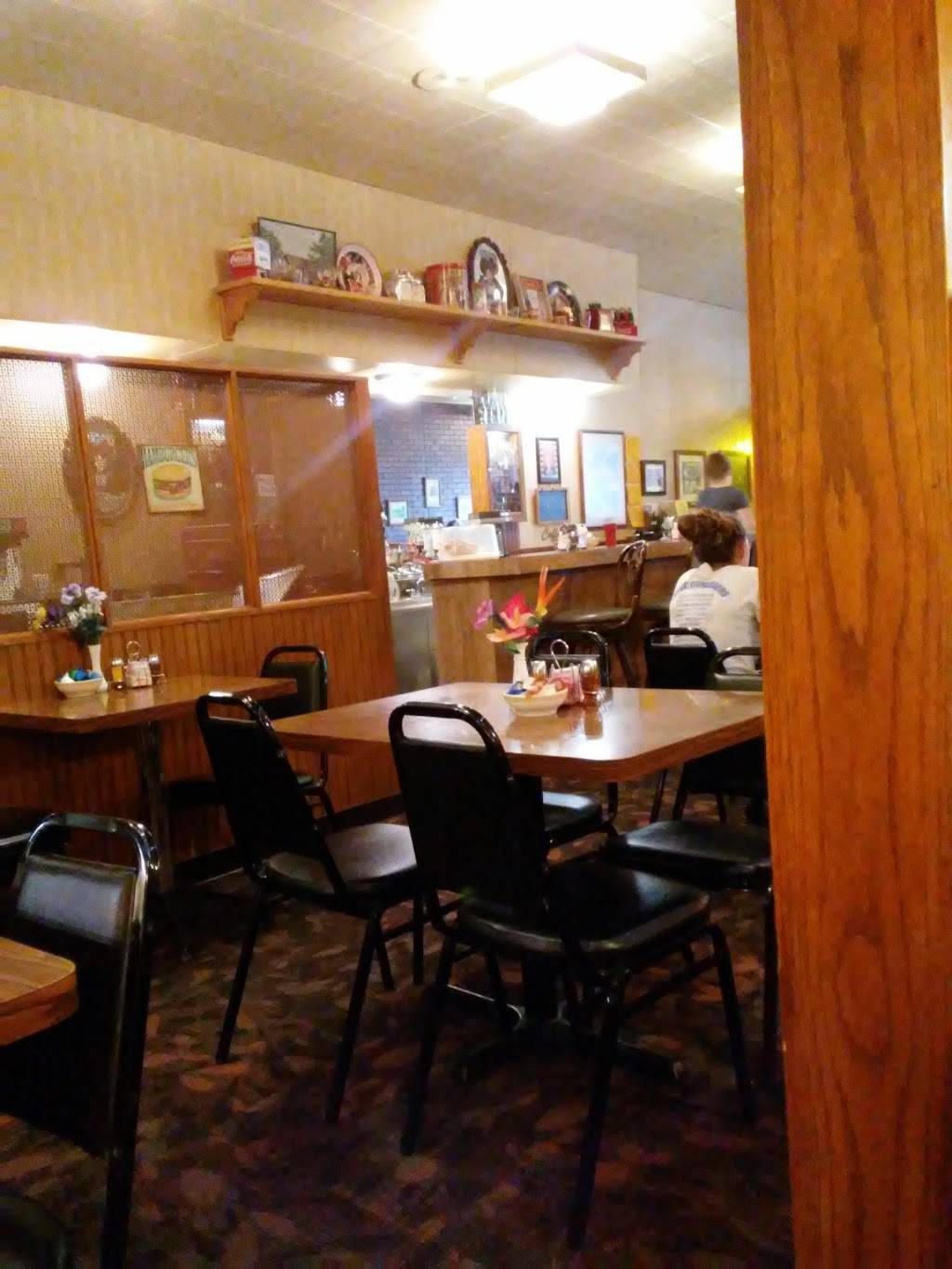 Elk Restaurant | restaurant | 13 W Walworth St, Elkhorn, WI 53121, USA | 2627234220 OR +1 262-723-4220