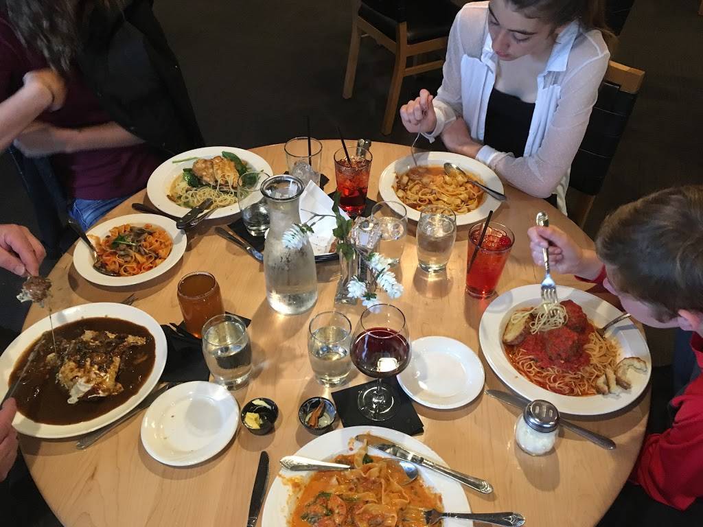 Pats | restaurant | 1200 Hartford Ave, Johnston, RI 02919, USA | 4012731444 OR +1 401-273-1444